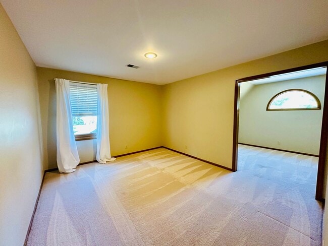 Building Photo - {13040} Spacious Cherry Creek Home + First...