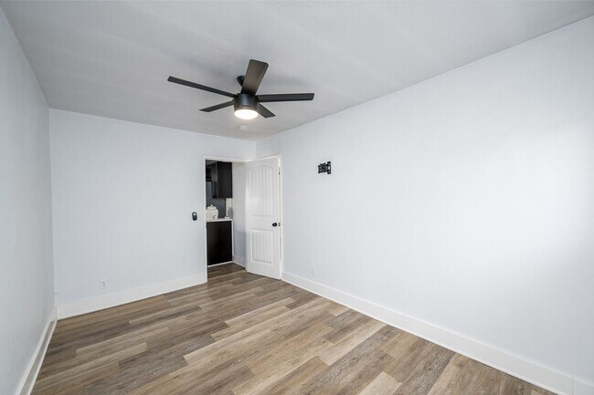 Building Photo - Awesome 2 Bed 1 Bath Remodeled House with Gated Front Yard