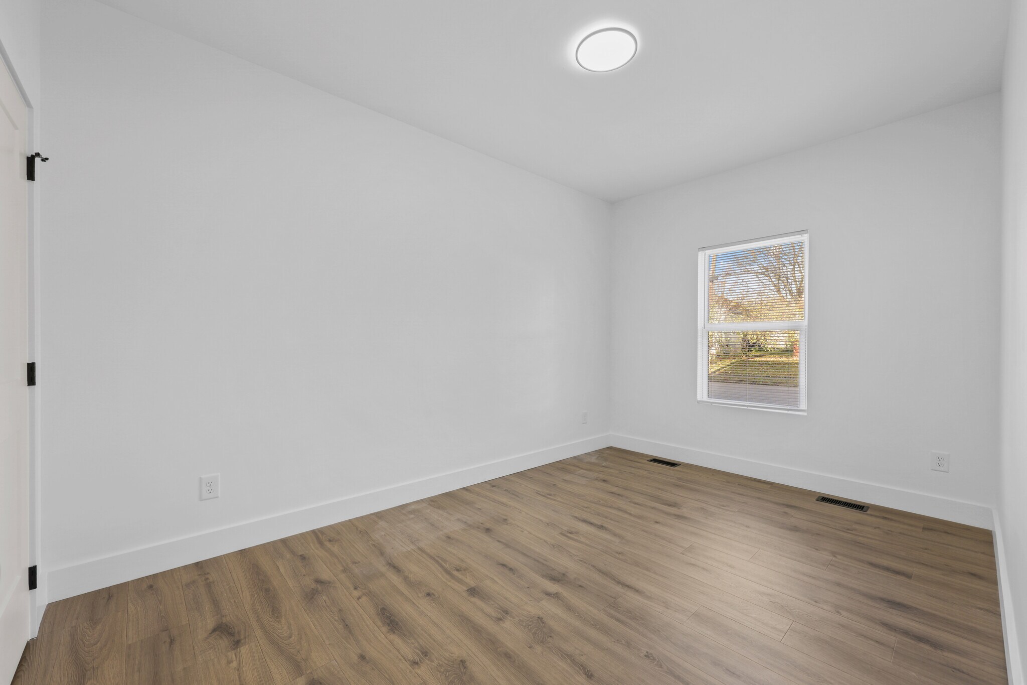 Building Photo - 214 E Morelia Ave