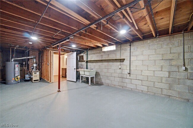 Building Photo - 1097 Oak Tree Rd
