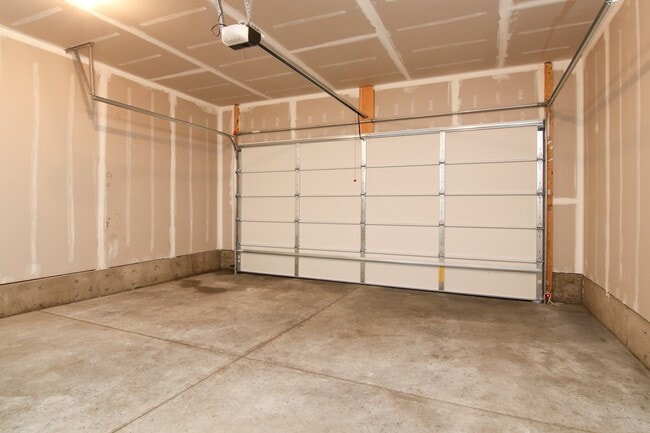 Building Photo - Modern Two Story Duplex for rent in Spokan...