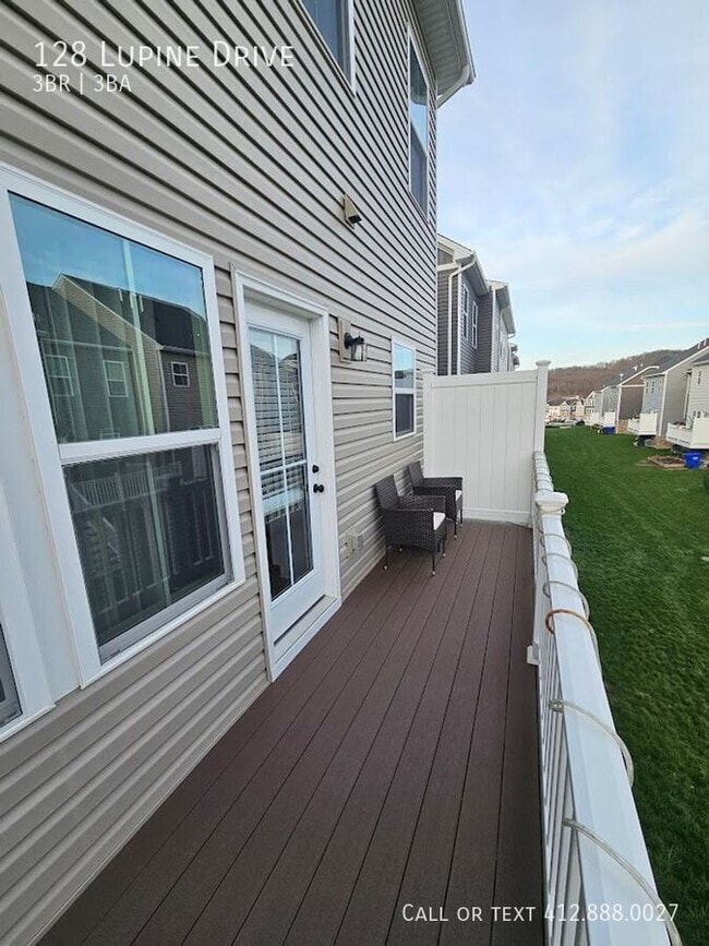 Building Photo - 128 Lupine Dr