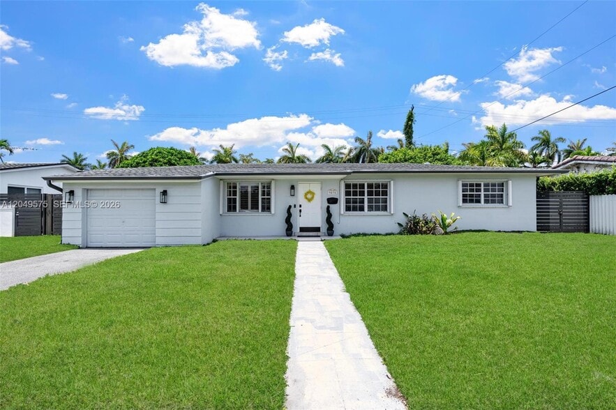 Building Photo - 9075 SW 48th Ter