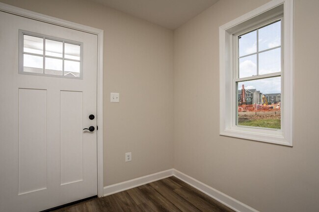 Building Photo - Upscale Luxury Townhouse