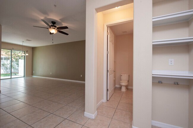 Building Photo - Nice 3/2.5 Townhouse with Garage in Lake N...