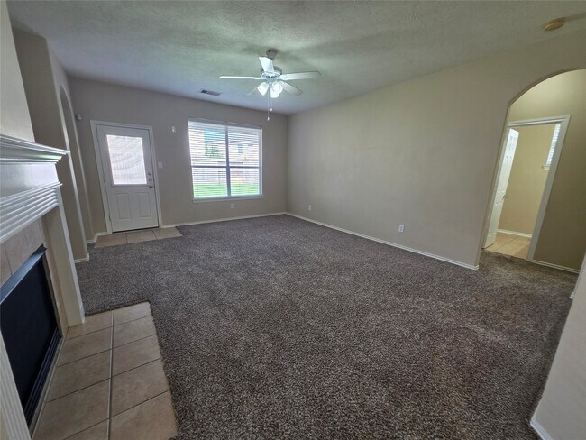 Building Photo - 2242 Waxwing Dr