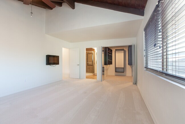 Building Photo - 2320 Clark Ln