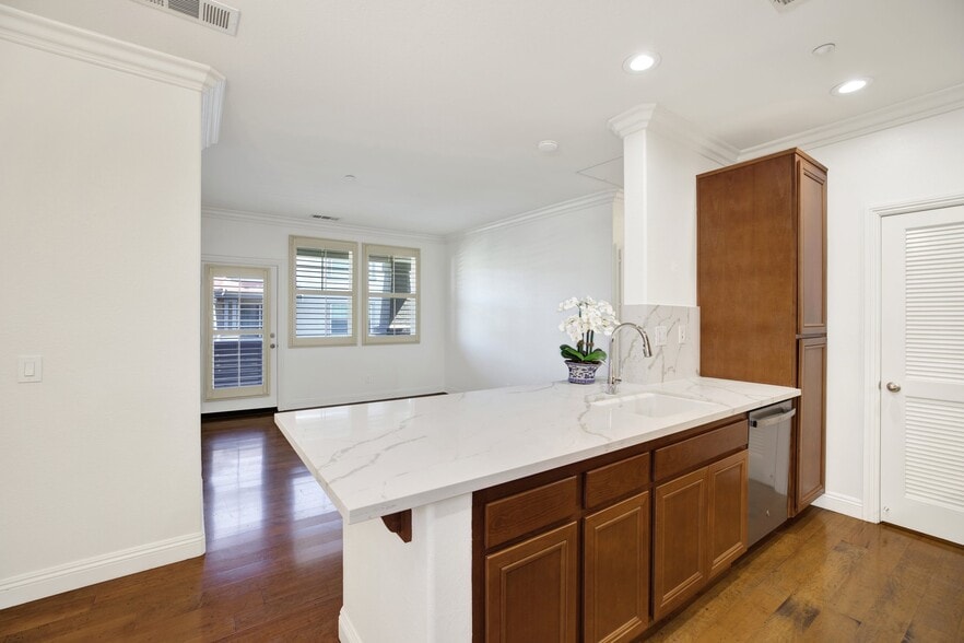 Building Photo - 16915 Hutchins Landing