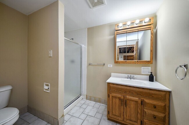 Building Photo - 339 Windsor Dr