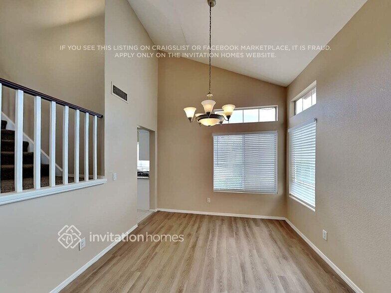 Building Photo - 1308 E Artesian Way