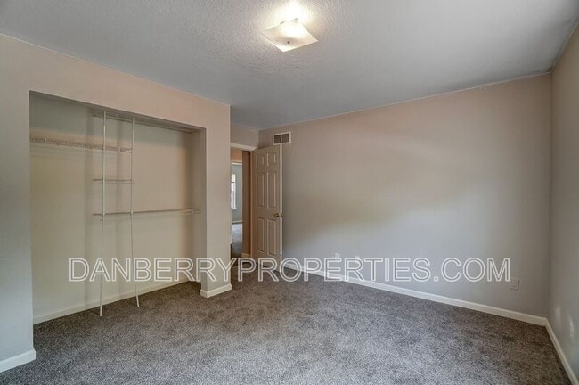 Building Photo - 3618 Willow Run Dr