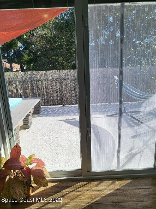 Building Photo - 335 Paradise Blvd