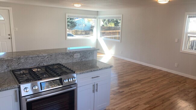 Building Photo - 2615 Meadowlark Ln