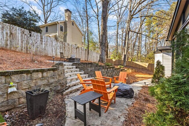 Building Photo - 915 Lost Forest Dr NW