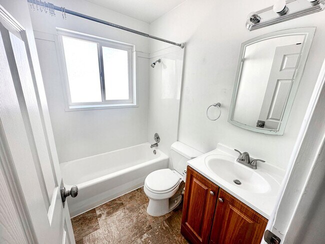 Building Photo - 517 N 900 W
