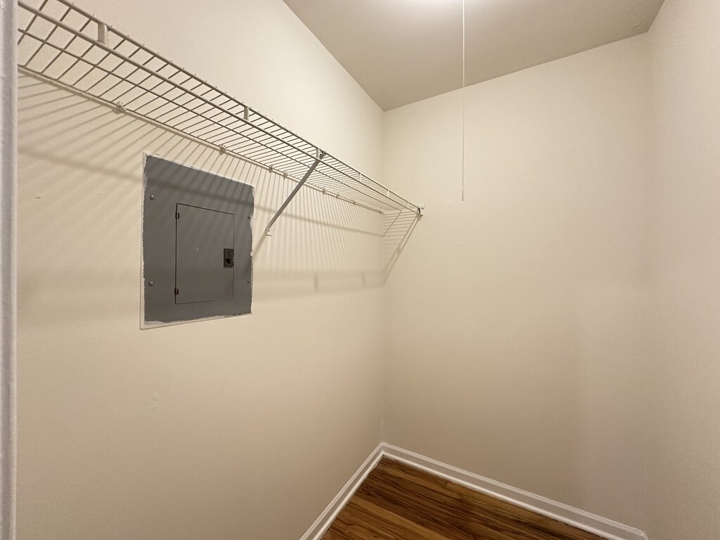 Building Photo - 931 W Dakin St