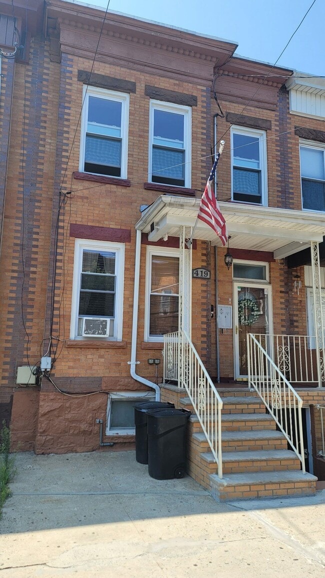 Primary Photo - 419 57th St