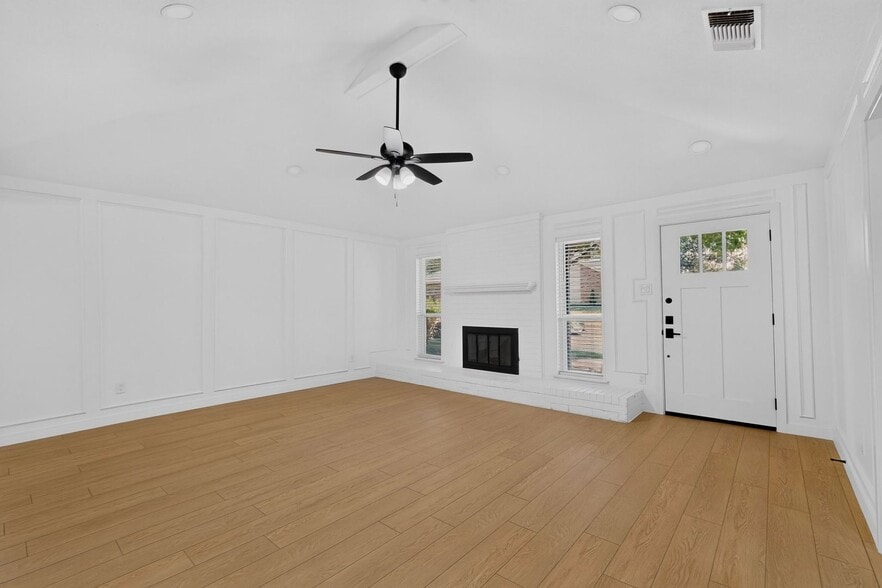 Building Photo - 1748 St James Dr
