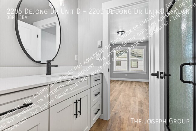 Building Photo - 2205 DeJong Dr