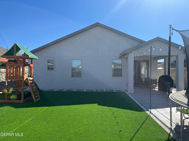 Building Photo - 429 Soleil Rd