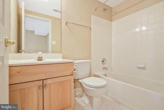 Building Photo - 5587 Governors Pond Cir