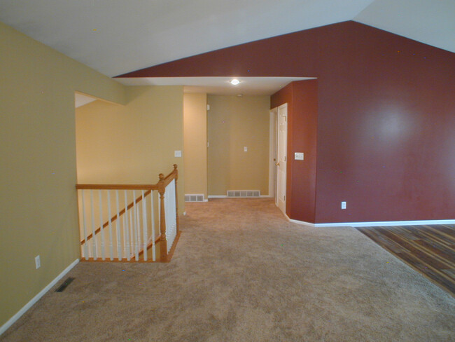 Building Photo - House For Lease