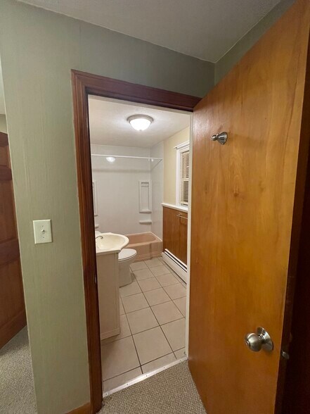 Bathroom - 38 Lamb St