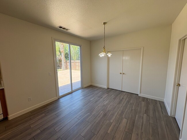 Building Photo - 2 Story Home Near Shopping Center Rent Ready!