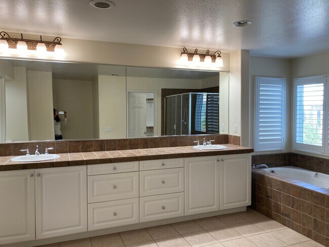 Building Photo - 45374 Willowick St