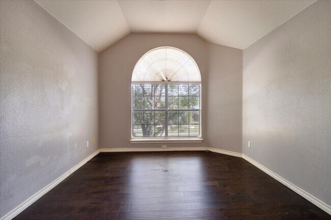 Building Photo - "Charming 4-Bedroom Home with 3 Full Baths in Prime Carrollton Location – Spacious 2338 Sq Ft!"