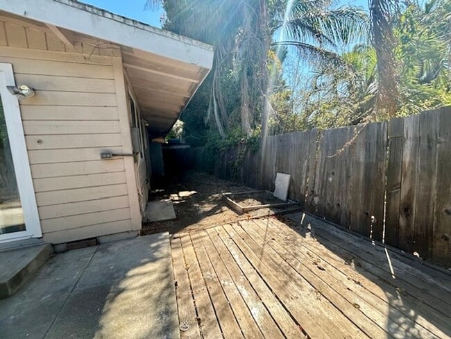 Building Photo - 4576 Auhay Dr