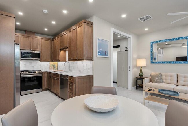 Building Photo - 15 Ocean Breeze