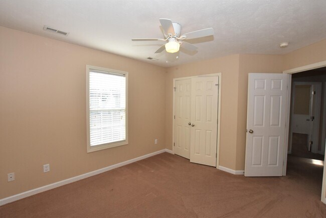 Building Photo - 60 Scranton Ct