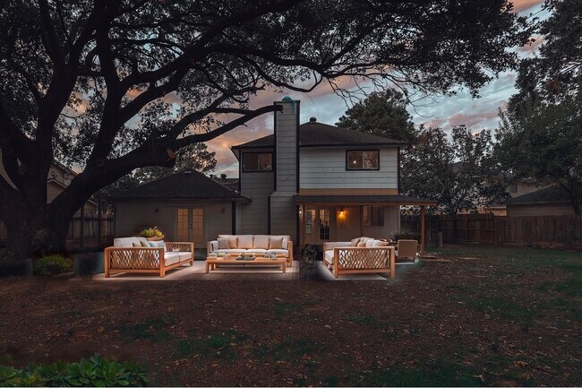Building Photo - 10411 Rippling Fields Dr