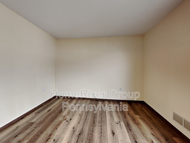 Building Photo - 331 Carters Grove Dr