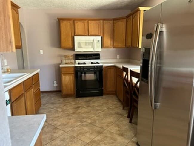Building Photo - FURNISHED RENTAL, 3 bedroom with 4 car garage