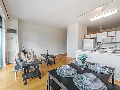 Building Photo - 340 W Superior St