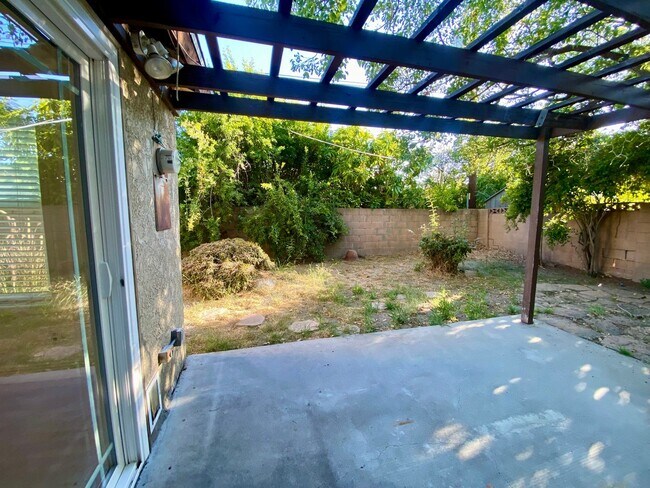 Building Photo - Beautiful Single Story Home Across From Ro...
