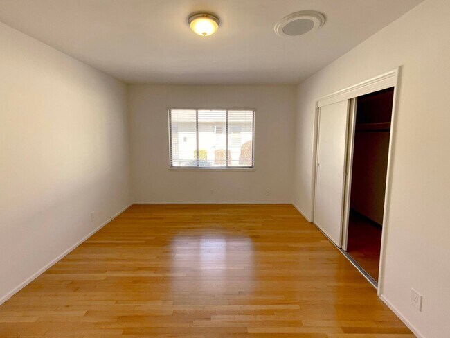 Building Photo - 215 S Baldwin Ave