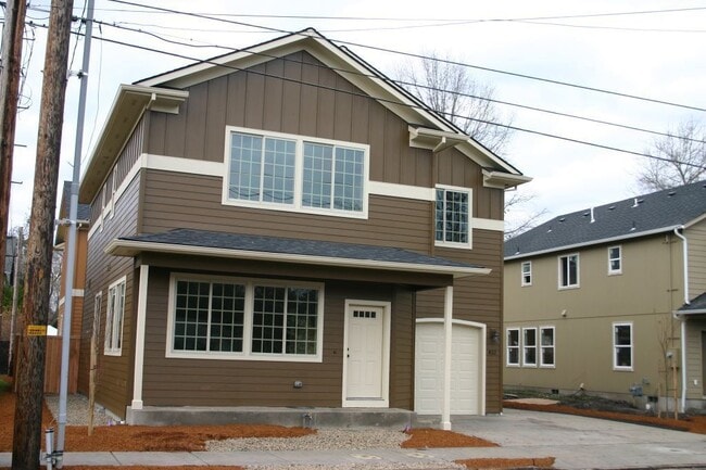 Building Photo - New 5 Bed 5 Bath Home on Harrison