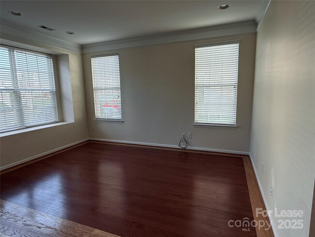 Building Photo - 7549 Bluff Point Ln