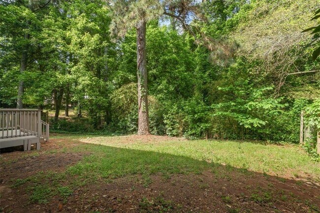 Building Photo - 2223 Columbia Dr