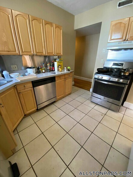 Building Photo - 17 Highgate St