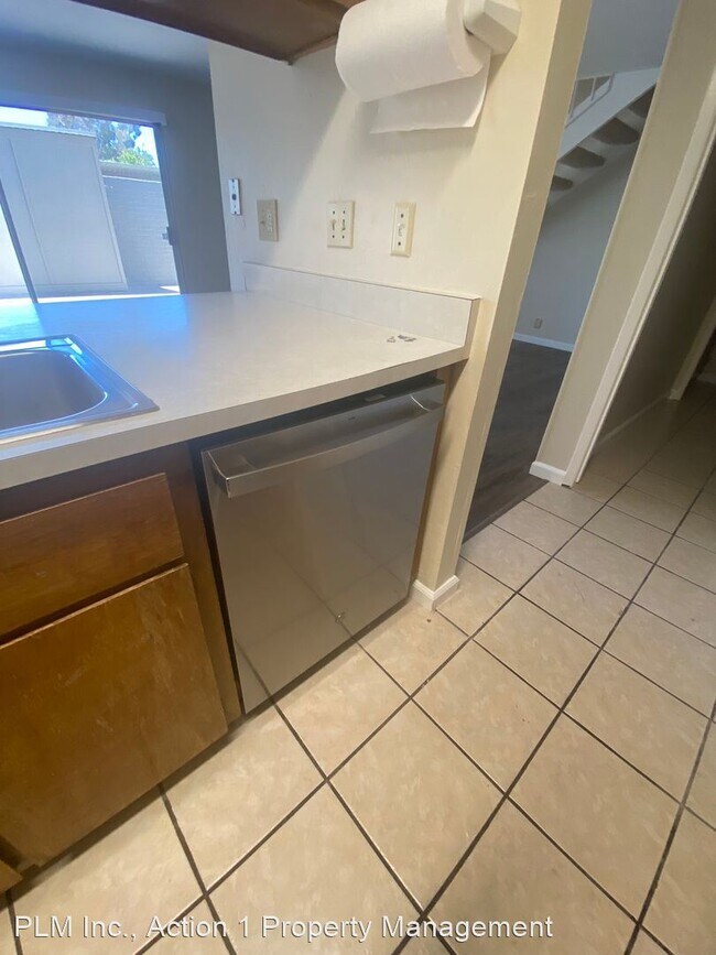 Building Photo - 2 br, 1.5 bath House - 3956 Lake TahoeTerrace