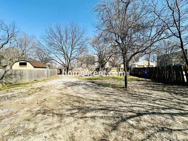 Building Photo - Updated 3 Bed, 2 Bath Ranch Home near Downtown Olathe!