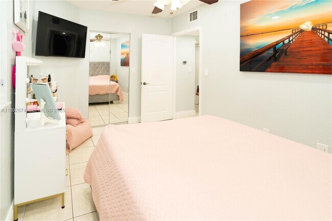 Building Photo - 298 E 3rd St