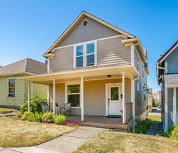 Building Photo - Charming, Spacious 5-Bedroom Home in York ...