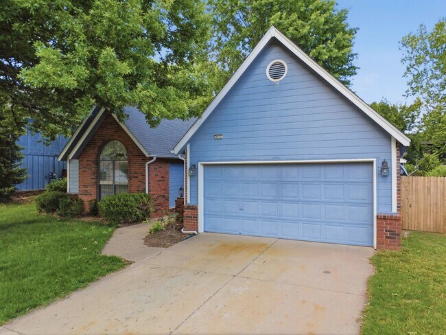 Building Photo - Large 3 bedroom, 2 bath home in Broken Arrow School District.