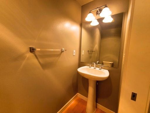 Building Photo - Stunning Three Level Townhome in Green Lak...
