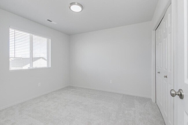 Building Photo - Newer 4 Bed / 2.5 Bath House For Rent _ Pl...